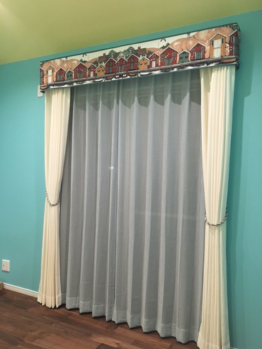 リビングカーテン