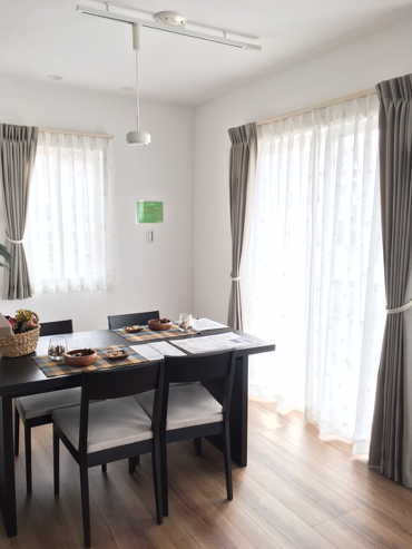 リビングカーテン